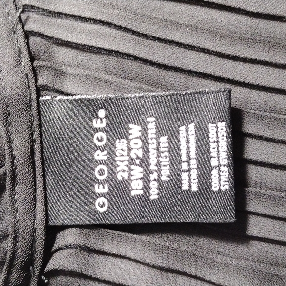 Black blouse with buttons and ruffles (Sz 18/20 *fits like 20/22) - Picture 7 of 9